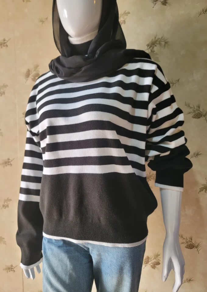 Black white lining sweater