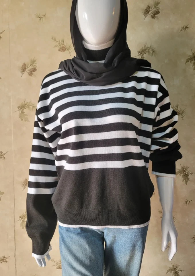 Black white lining sweater